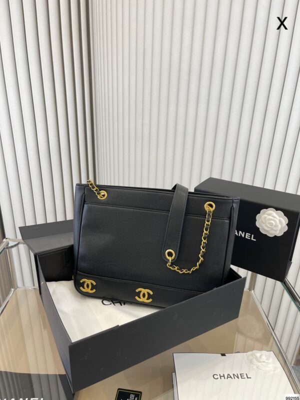 CHANEL 1994 - 1996 INTERLOCKING CCs SHOULDER BAG - Image 6