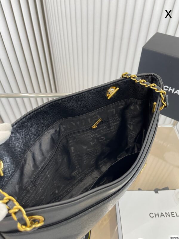 CHANEL 1994 - 1996 INTERLOCKING CCs SHOULDER BAG - Image 5