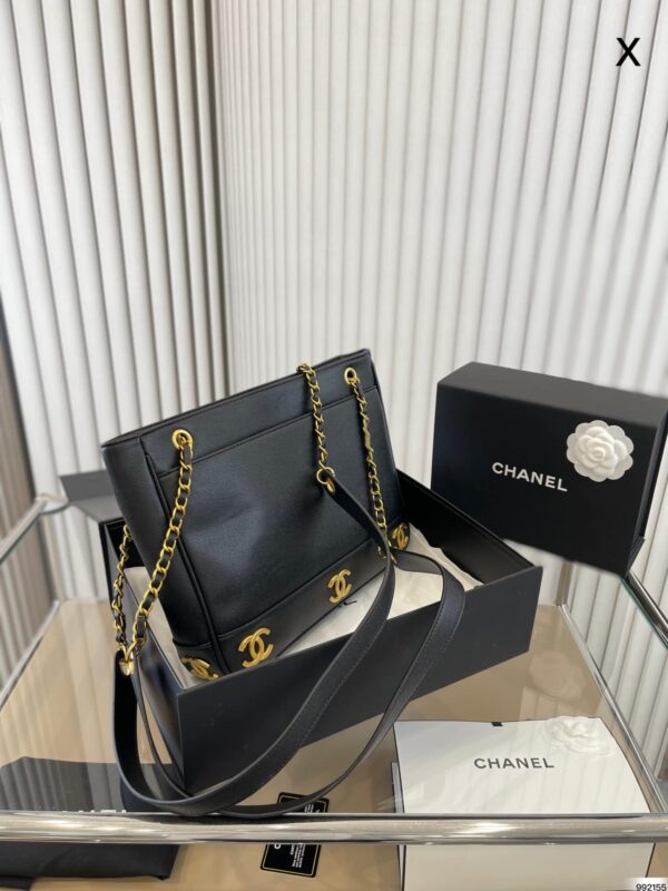 CHANEL 1994 - 1996 INTERLOCKING CCs SHOULDER BAG - Image 4