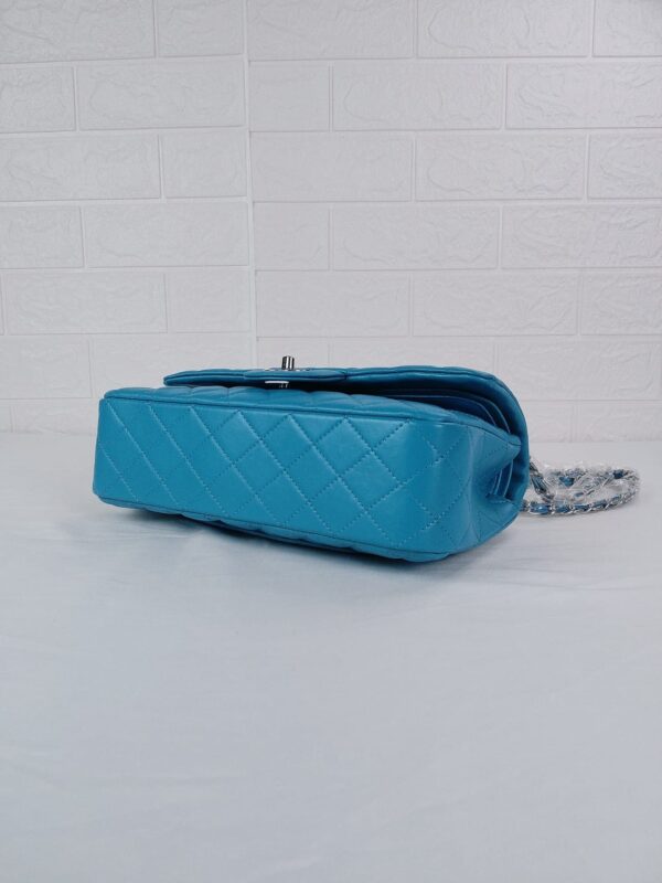 CHANEL CLASSIC MEDIUM FLAP BAG BLUE AND SILVER 25CM - Image 9