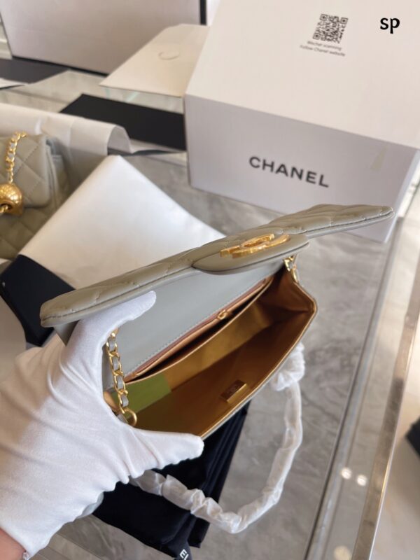 CHANEL PEARL CRUSH QUILTED FLAP BAG GREY 20CM - Image 3