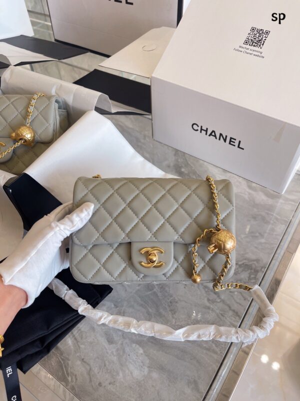 CHANEL PEARL CRUSH QUILTED FLAP BAG GREY 20CM - Image 6