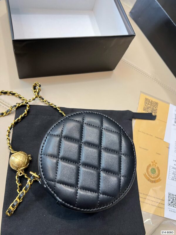 CHANEL VANITY ROUND WITH CHARM 12CM BLACK - Image 6