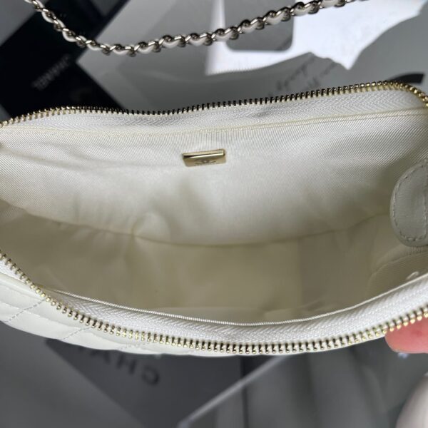 CHANEL SMALL HOBO BAG WHITE 20CM - Image 2