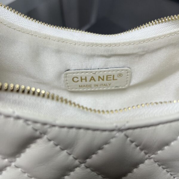 CHANEL SMALL HOBO BAG WHITE 20CM - Image 5