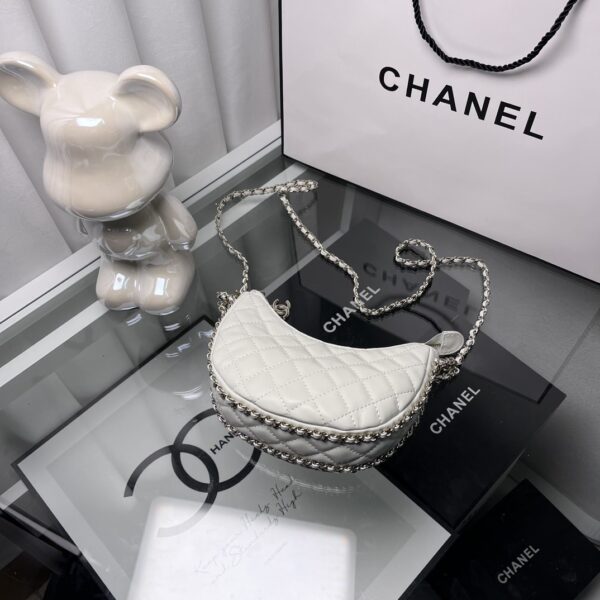 CHANEL SMALL HOBO BAG WHITE 20CM - Image 4