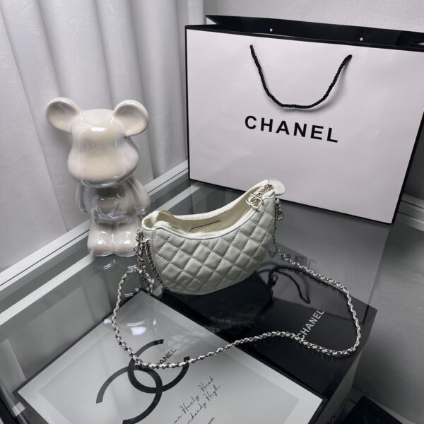 CHANEL SMALL HOBO BAG WHITE 20CM - Image 6