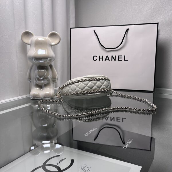 CHANEL SMALL HOBO BAG WHITE 20CM - Image 8