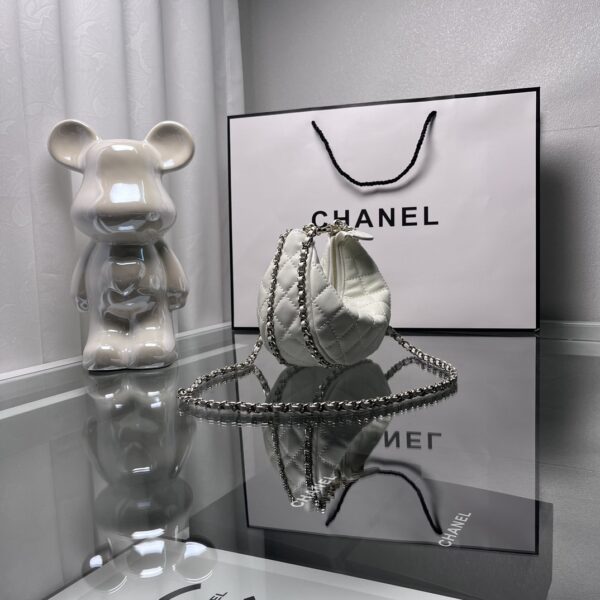 CHANEL SMALL HOBO BAG WHITE 20CM - Image 7