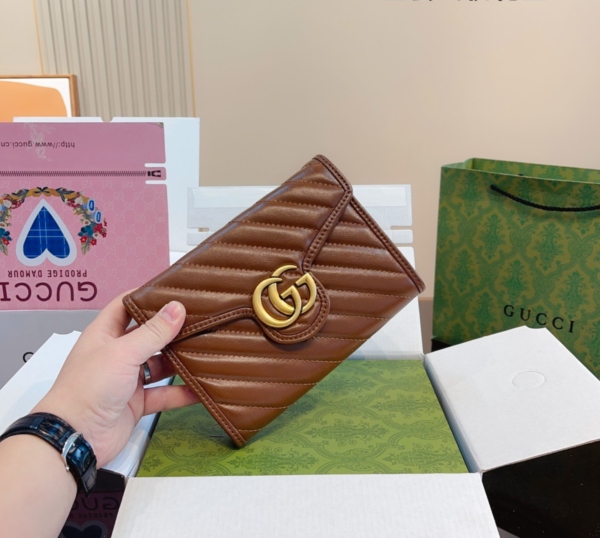 GUCCI DIAGONAL QUILT LEATHER GG MARMONT TORCHON WALLET ON CHAIN BROWN 20CM - Image 2