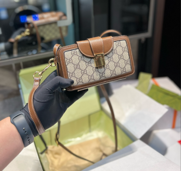 GUCCI GG WITH CLASP CLOSURE MINI BEIGE AND BROWN 18CM - Image 4