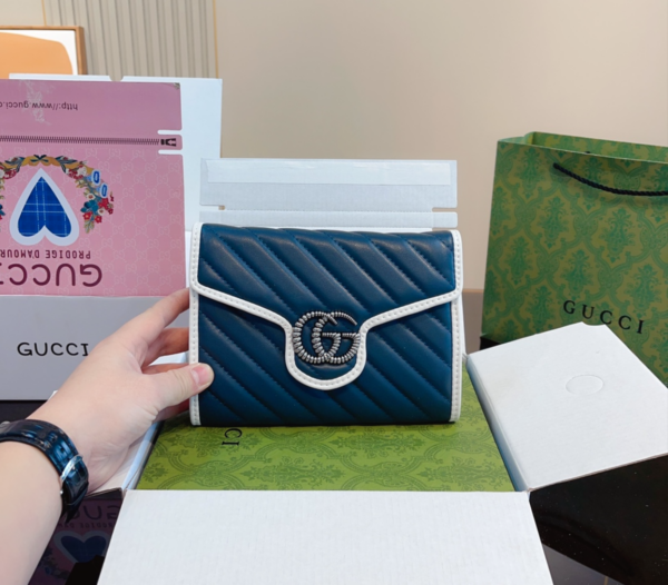 GUCCI DIAGONAL QUILT LEATHER GG MARMONT TORCHON WALLET ON CHAIN NAVY BLUE AND WHITE 20CM - Image 8
