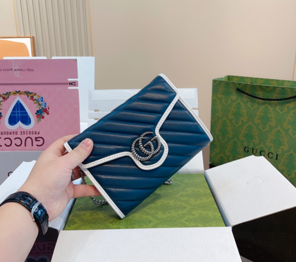 GUCCI DIAGONAL QUILT LEATHER GG MARMONT TORCHON WALLET ON CHAIN NAVY BLUE AND WHITE 20CM - Image 9