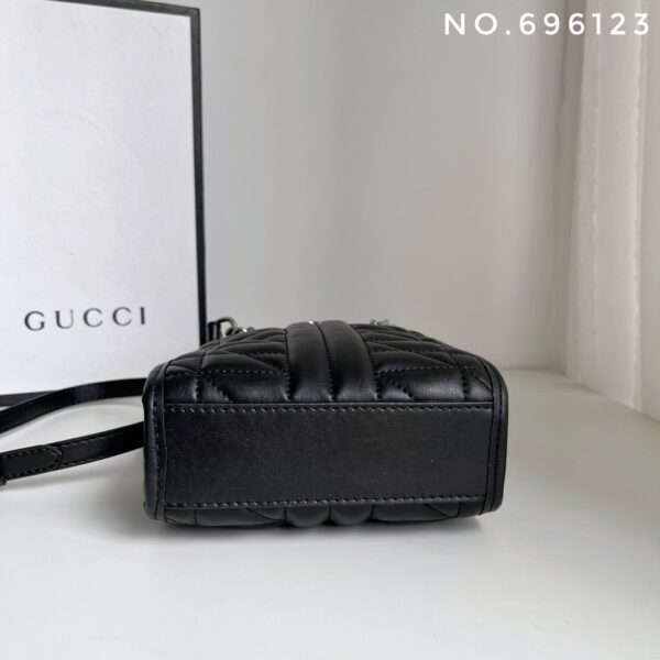GUCCI MINI SAC GG MARMONT MATELASSE BLACK AND SILVER 16CM 696123 - Image 8