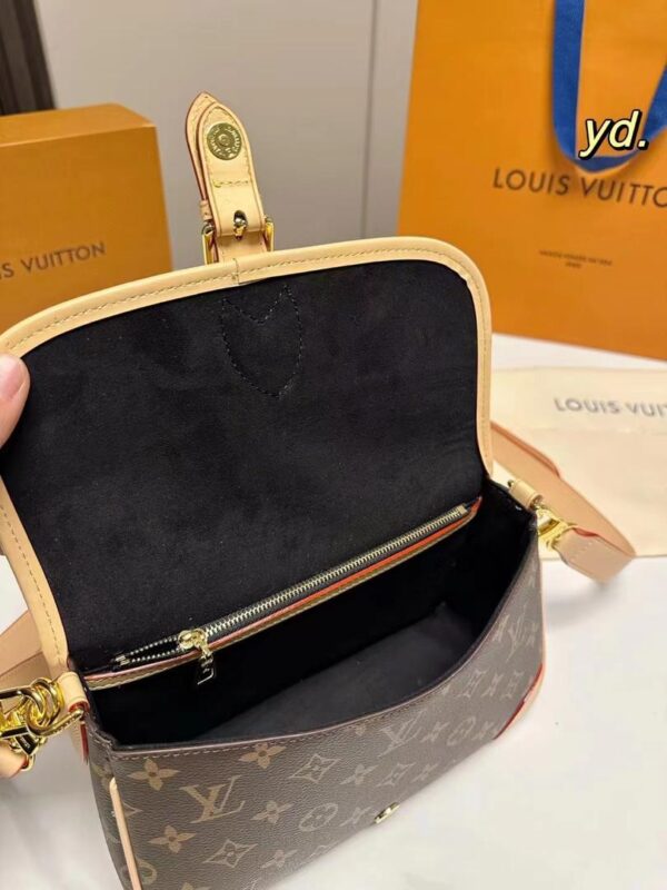 LOUIS VUITTON DIANE MONOGRAM 25CM M46317 - Image 10