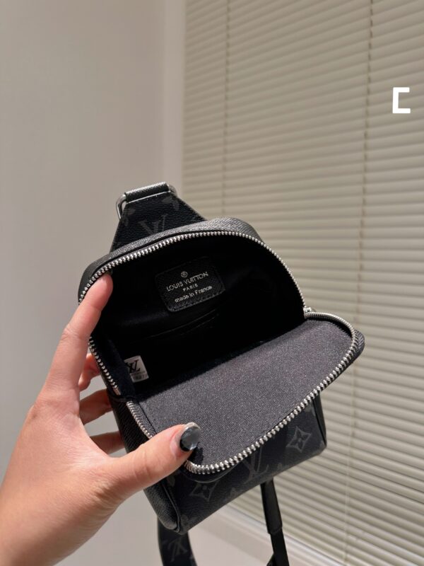 LOUIS VUITTON OUTDOOR SLINGBAG 20CM BLACK M30741 - Image 2