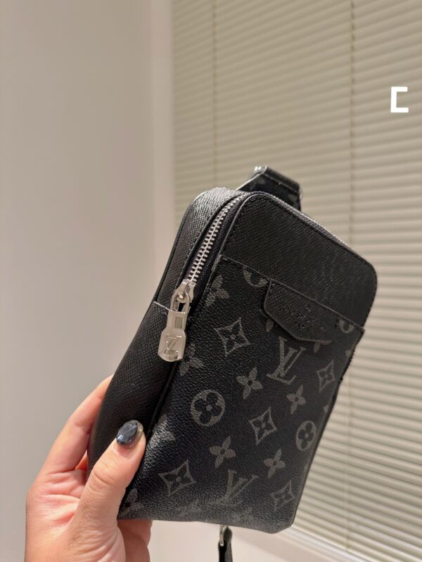 LOUIS VUITTON OUTDOOR SLINGBAG 20CM BLACK M30741 - Image 9