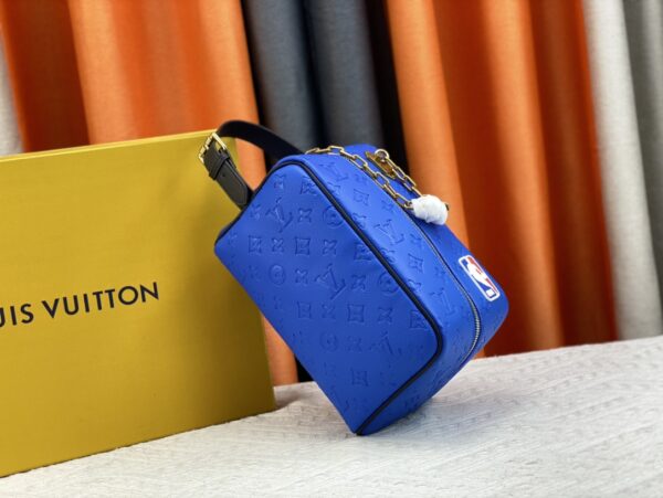 LOUIS VUITTON X NBA CLOAKROOM DOPP KIT BLUE 24CM M21106 - Image 10