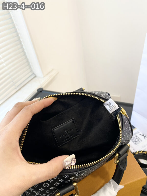 LOUIS VUITTON SPEEDY BANDOULIÈRE 21 BLACK AND WHITE MONOGRAM M22595 - Image 10