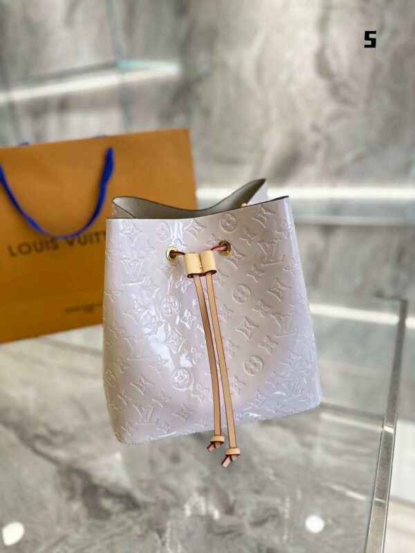 LOUIS VUITTON NÉONOÉ MM BUCKET WHITE 24CM - Image 2