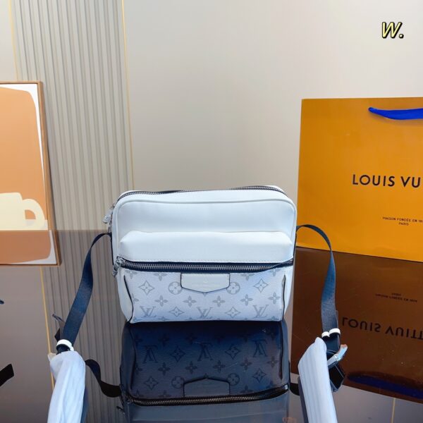 LOUIS VUITTON OUTDOOR MESSENGER WHITE 25CM M30243 - Image 2
