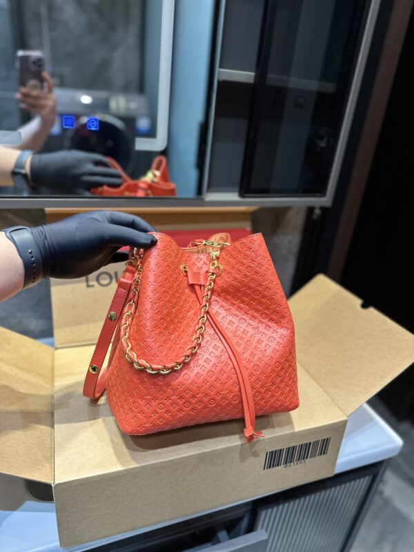 LOUIS VUITTON NÉONOÉ BB RED 25CM M22598 - Image 2