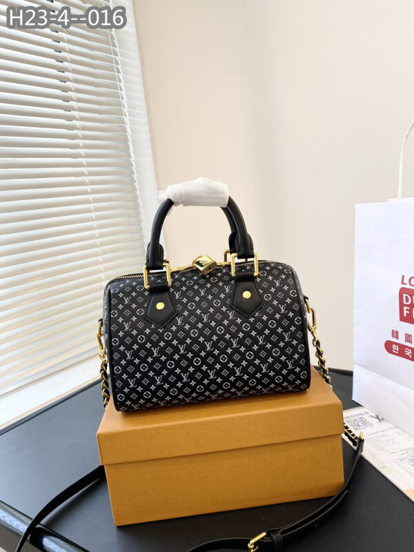 LOUIS VUITTON SPEEDY BANDOULIÈRE 21 BLACK AND WHITE MONOGRAM M22595 - Image 2