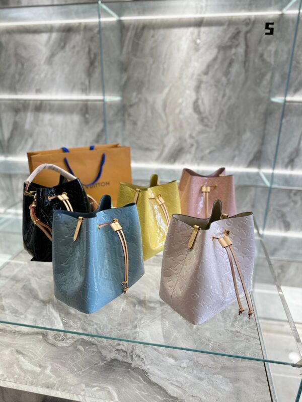 LOUIS VUITTON NÉONOÉ MM BUCKET BLUE 24CM - Image 3
