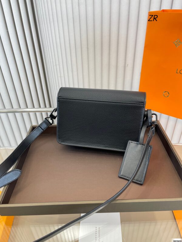 LOUIS VUITTON AEROGRAM MESSENGER BAG BLACK 20CM M57080 - Image 3