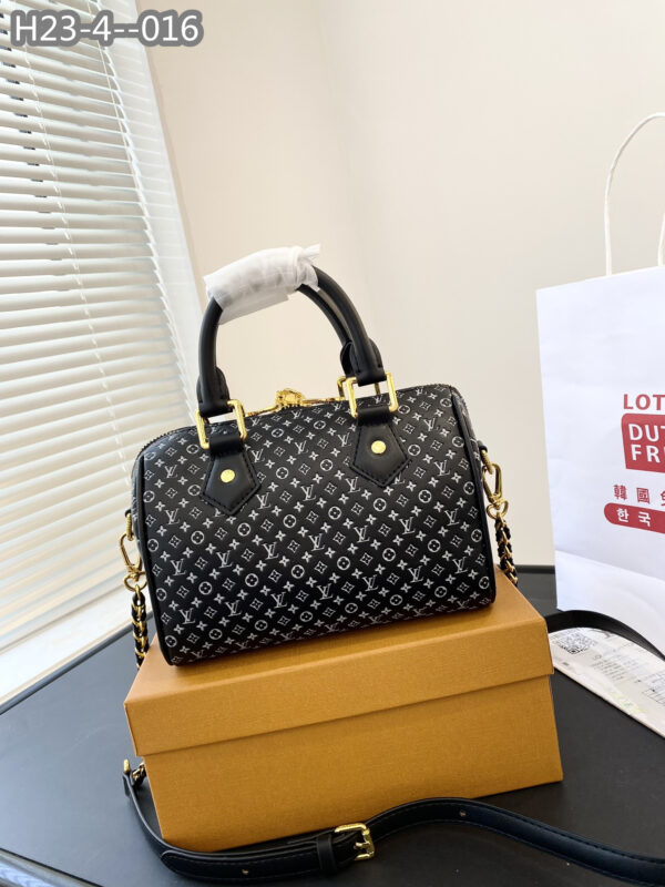 LOUIS VUITTON SPEEDY BANDOULIÈRE 21 BLACK AND WHITE MONOGRAM M22595 - Image 3