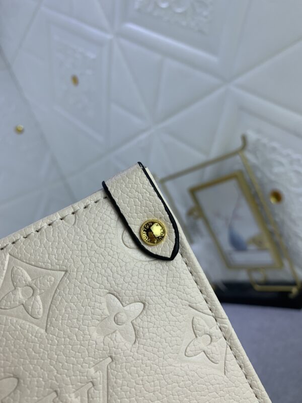 LOUIS VUITTON x YK ON THE GO MM WITH FLOWER MARQUETRY IN QUARTZ 35CM M21732 - Image 4