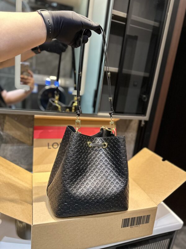 LOUIS VUITTON NÉONOÉ BB BLACK 25CM M22598 - Image 4