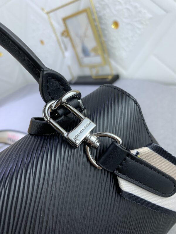 LOUIS VUITTON CLUNY MINI BLACK 20CM M58931 - Image 4
