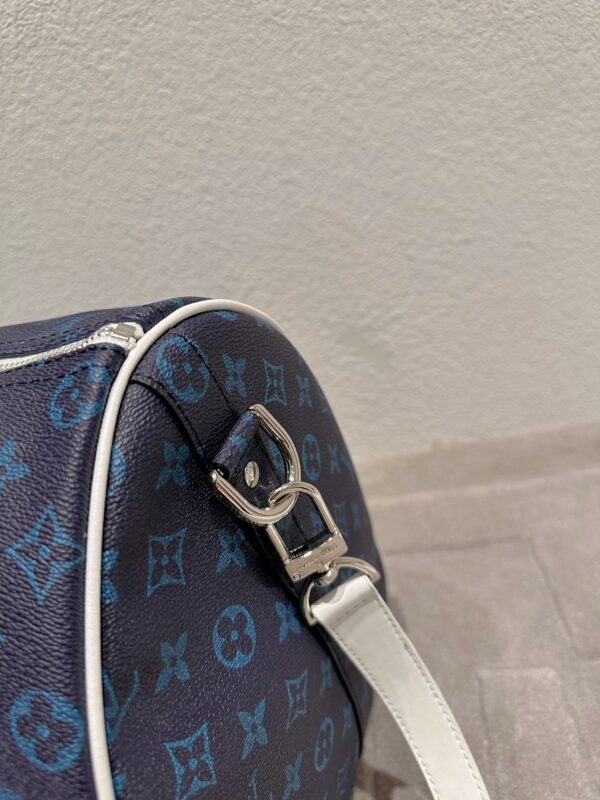 LOUIS VUITTON KEEPALL BANDOULIÈRE 50CM DARK BLUE WITH WHITE - Image 4