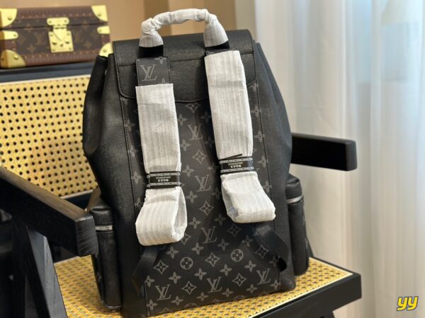 LOUIS VUITTON OUTDOOR BACKPACK DA TAIGA 42CM BLACK M30419 - Image 4