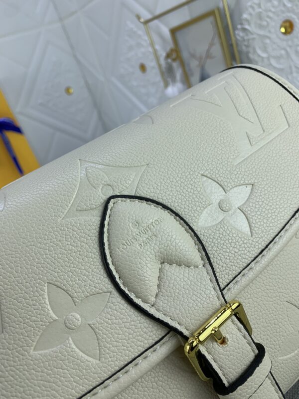 LOUIS VUITTON DIANE MONOGRAM IN CREAM 23CM M46386 - Image 5