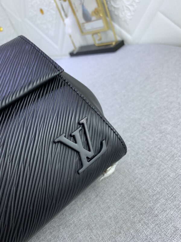 LOUIS VUITTON CLUNY MINI BLACK 20CM M58931 - Image 5