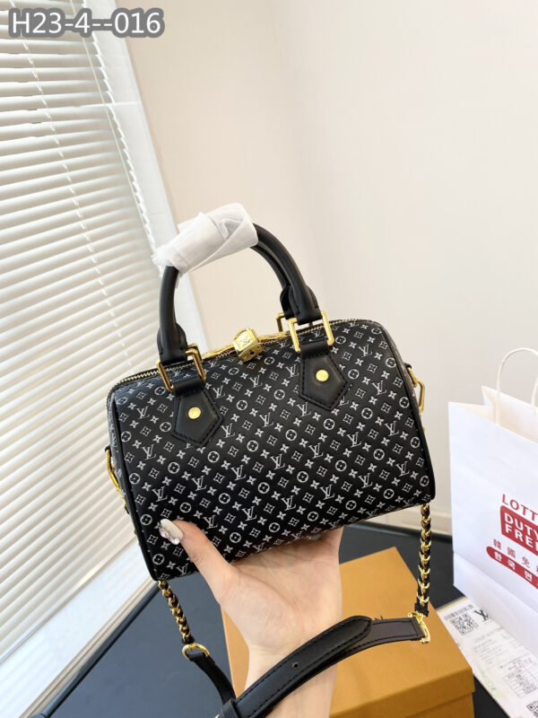 LOUIS VUITTON SPEEDY BANDOULIÈRE 21 BLACK AND WHITE MONOGRAM M22595 - Image 5