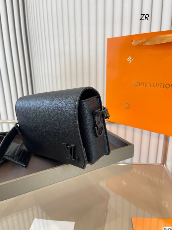 LOUIS VUITTON AEROGRAM MESSENGER BAG BLACK 20CM M57080 - Image 6