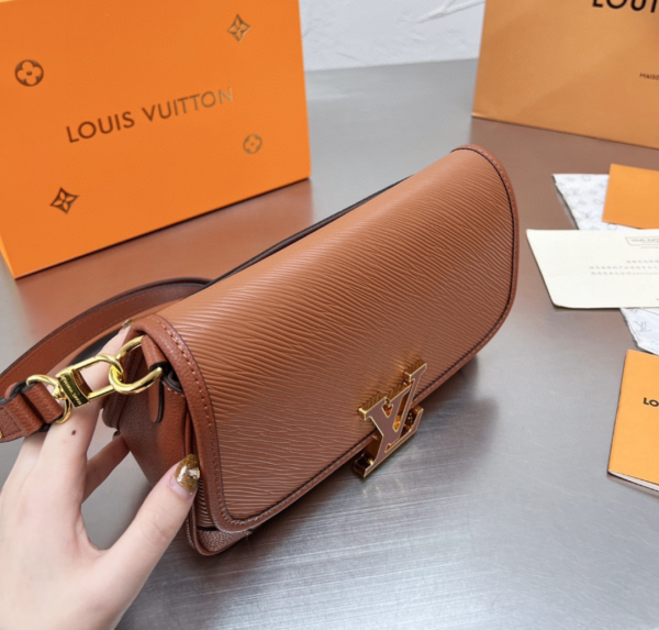 LOUIS VUITTON BUCI BROWN AND GOLD 24CM M59459 - Image 6
