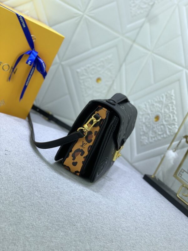 LOUIS VUITTON POCHETTE MÉTIS BLACK 25CM - Image 6