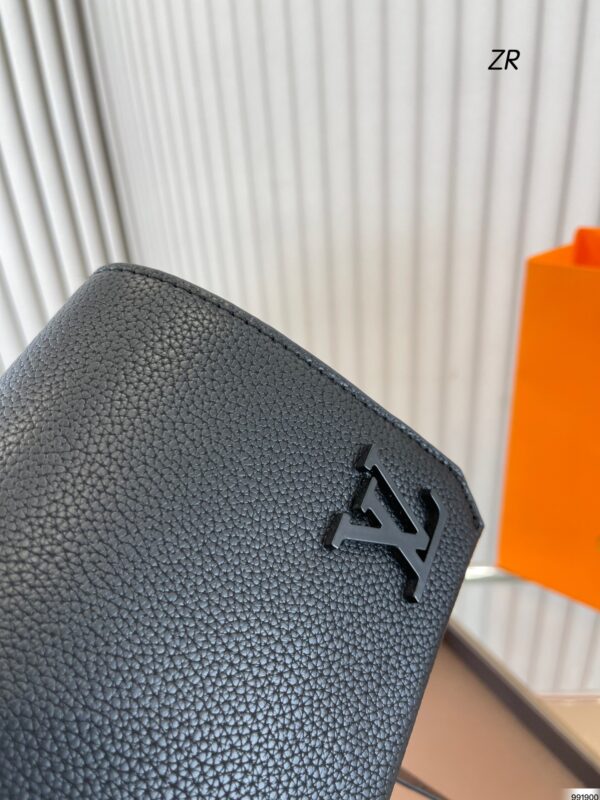 LOUIS VUITTON AEROGRAM MESSENGER BAG BLACK 20CM M57080 - Image 7