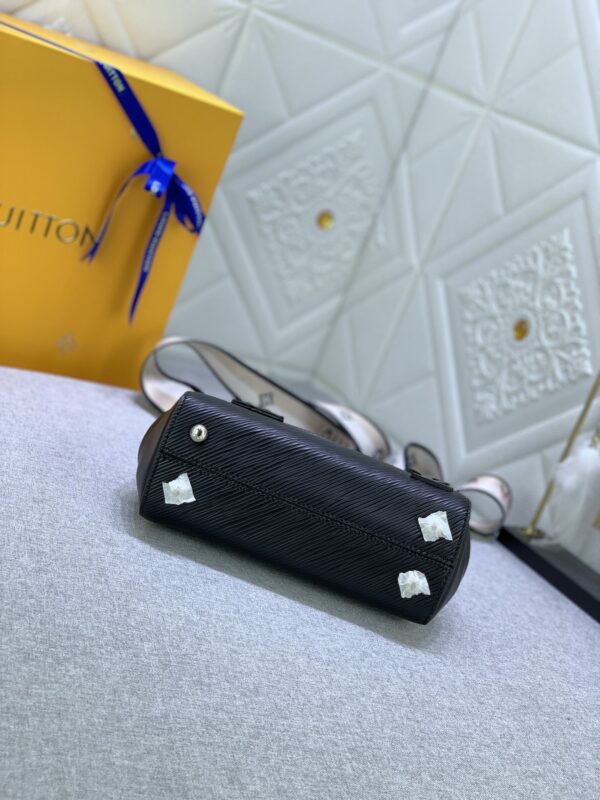 LOUIS VUITTON CLUNY MINI BLACK 20CM M58931 - Image 7