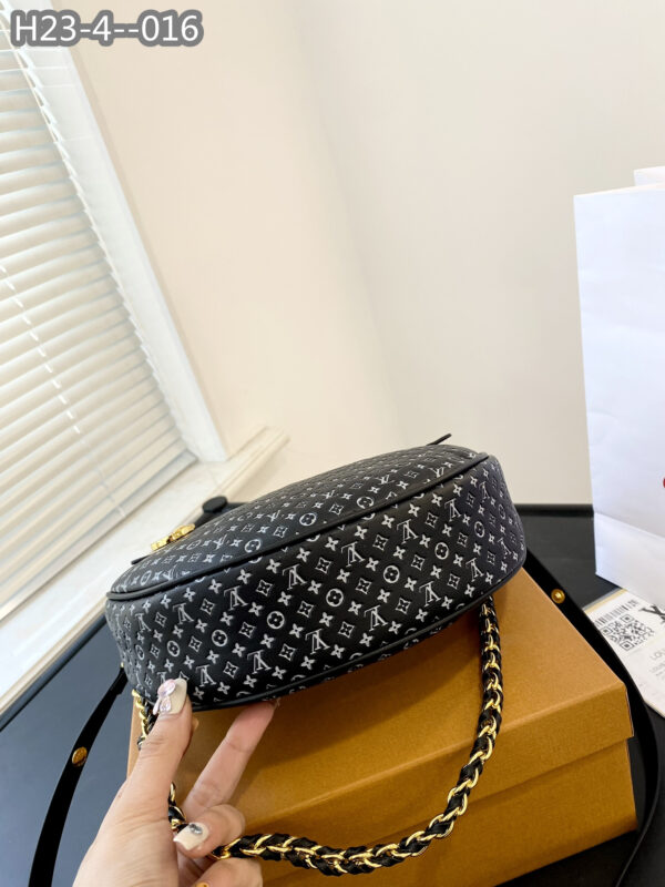LOUIS VUITTON LOOP BAGUETTE BAG BLACK AND WHITE 23CM M22591 - Image 7