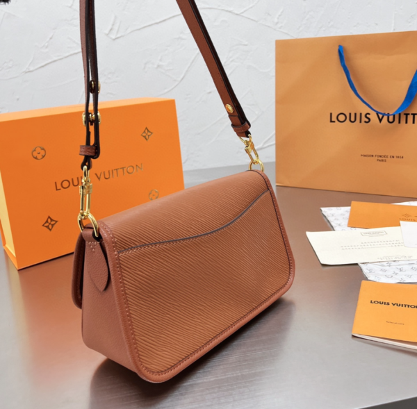 LOUIS VUITTON BUCI BROWN AND GOLD 24CM M59459 - Image 8