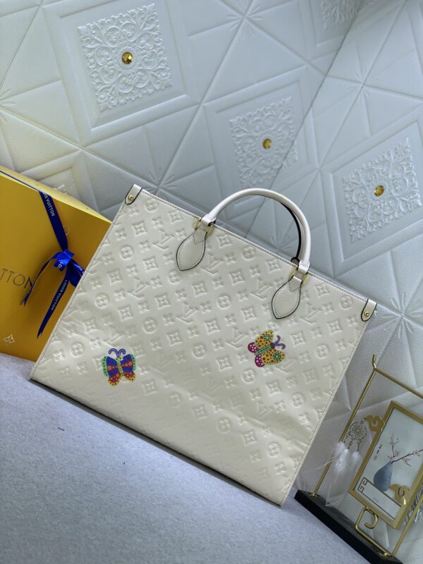 LOUIS VUITTON x YK ON THE GO MM WITH FLOWER MARQUETRY IN QUARTZ 41CM M21732 - Image 8