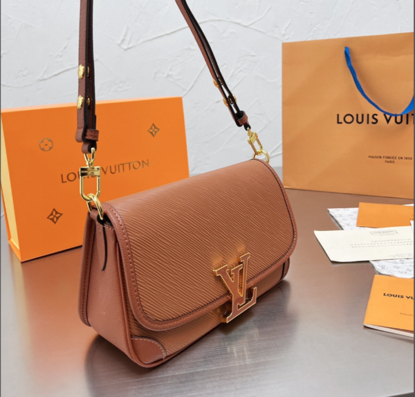LOUIS VUITTON BUCI BROWN AND GOLD 24CM M59459 - Image 9