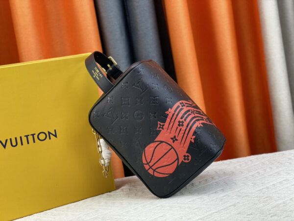 LOUIS VUITTON X NBA CLOAKROOM DROP KIT BLACK 24CM M58515 - Image 9