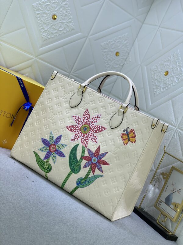 LOUIS VUITTON x YK ON THE GO MM WITH FLOWER MARQUETRY IN QUARTZ 41CM M21732 - Image 9