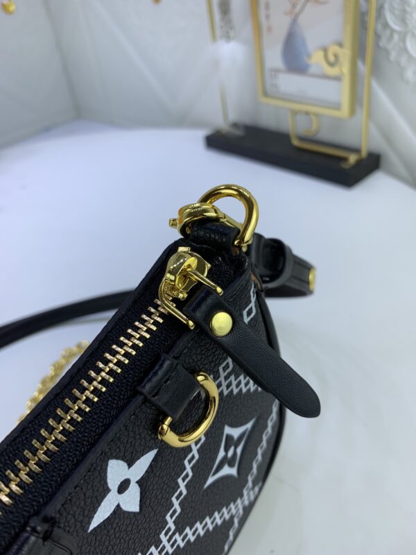 LOUIS VUITTON EASY POUCH ON STRAP BLACK 19CM M8113 - Image 6